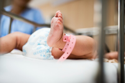 תינוקת מאושפזת בטיפול נמרץ לאחר שנדבקה בשעלת