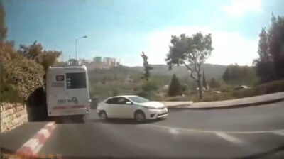 נס מטורף: רגע הידרדרות האוטובוס בירושלים | תיעוד